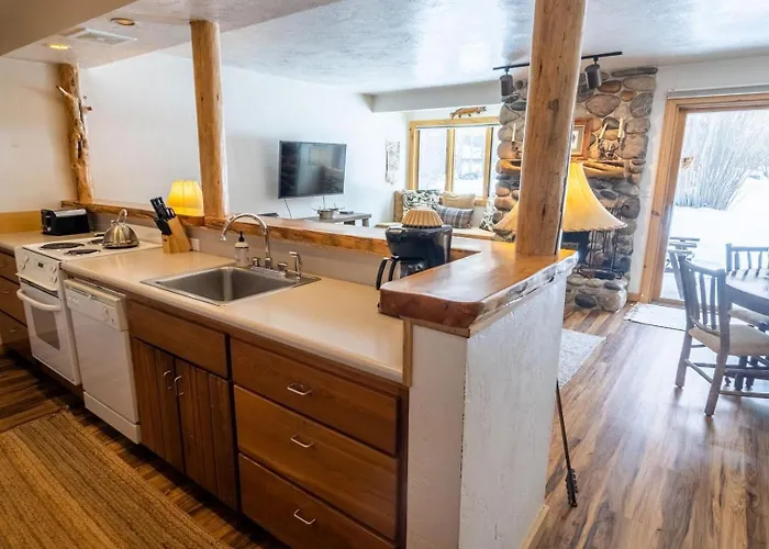 Rmr: Cedars 1412 In The Aspenswilson Wy Apartment
