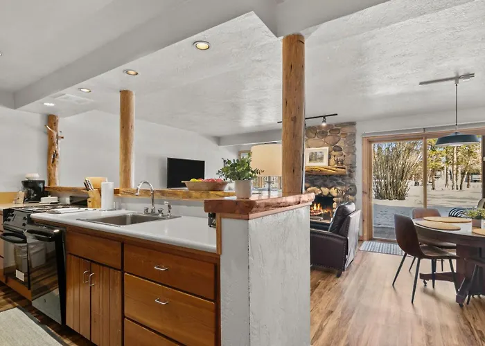 Rmr: Cedars 1412 In The Aspenswilson Wy Apartment *